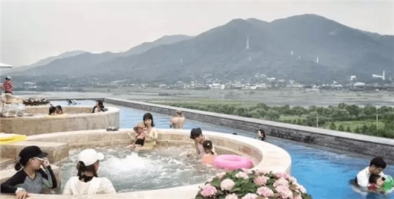 韩国Starfield Hanam：屋顶泳池