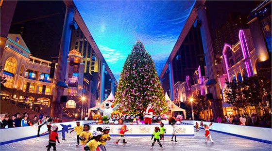 世贸天阶圣诞主题美陈&儿童溜冰场