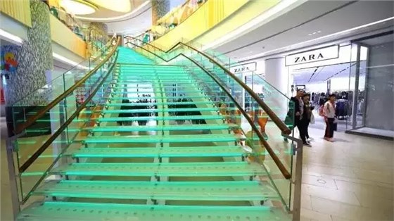 水晶彩虹楼梯-视觉营销的魅力