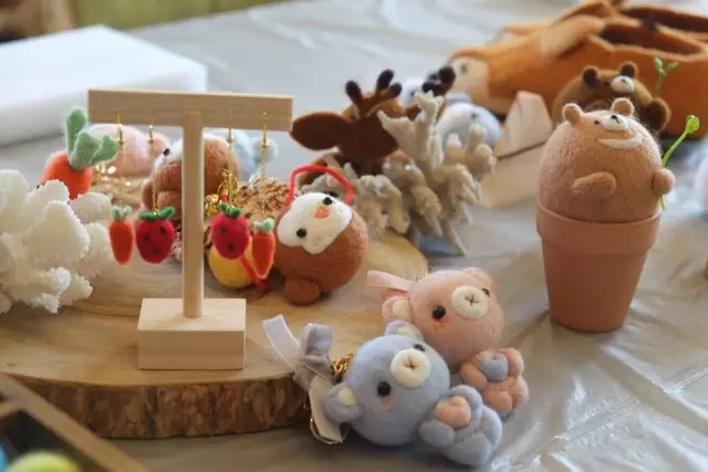 羊毛毡玩偶和饰品